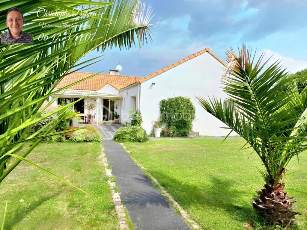 MAISON FAMILIALE DE PLAIN-PIED AVEC SOUS-SOL AMÉNAGÉ, 4 CHAMBRES ET GRAND JARDIN AU CALME – CHAVAGNES-EN-PAILLERS – 7 pièces – 4 chambres – 207 m²