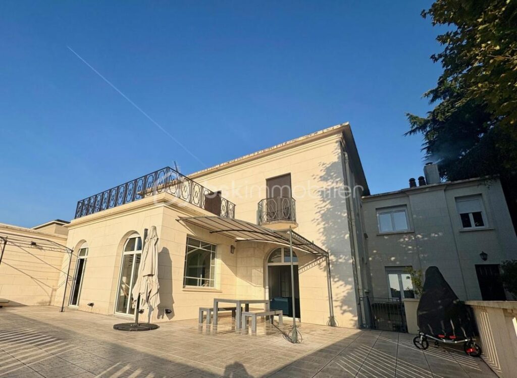 Demeure de très haut standing – NR pièces – 9 chambres – 564 m²