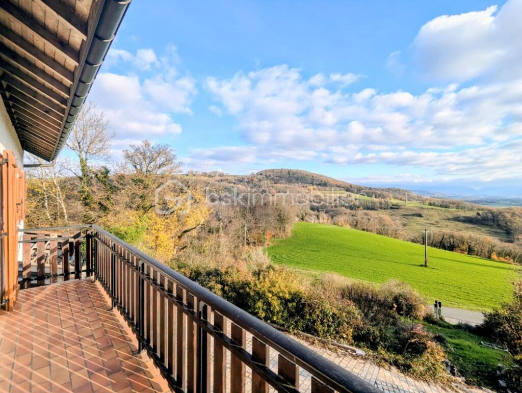 VALLIERES — CALME — VUE DEGAGEE — 4 CHAMBRES — GARAGE — CAVE – 5 pièces – 4 chambres – 94 m²