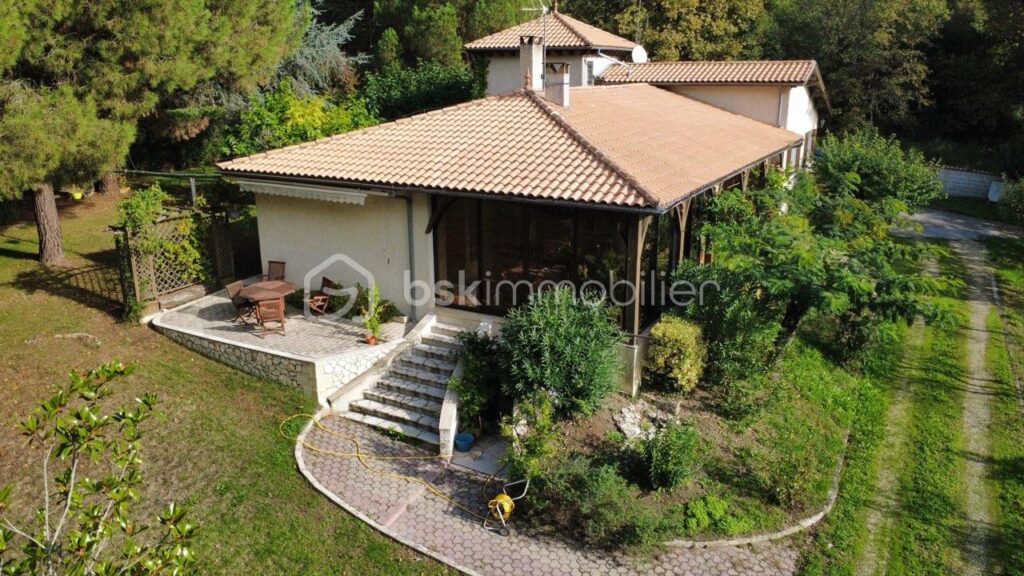 Charmante maison de 190m2 à Coutras – 6 pièces – 4 chambres – 190 m²