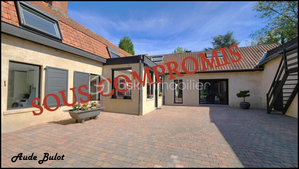 Ferme au carré de 285 m² – Un havre de paix aux portes de Lille – 7 pièces – 4 chambres – 285 m²