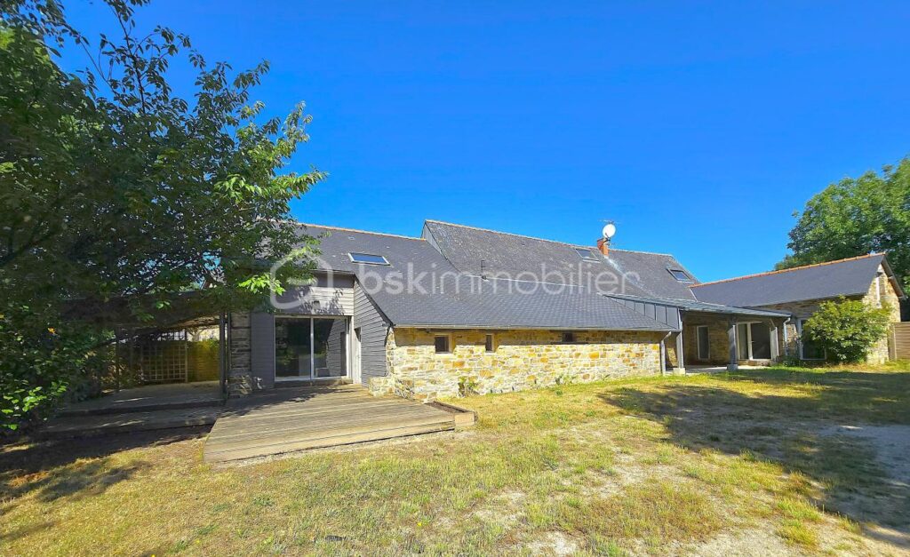 Magnifique Longère en Pierre de 1850 rénovée – 8 pièces – 5 chambres – 217 m²