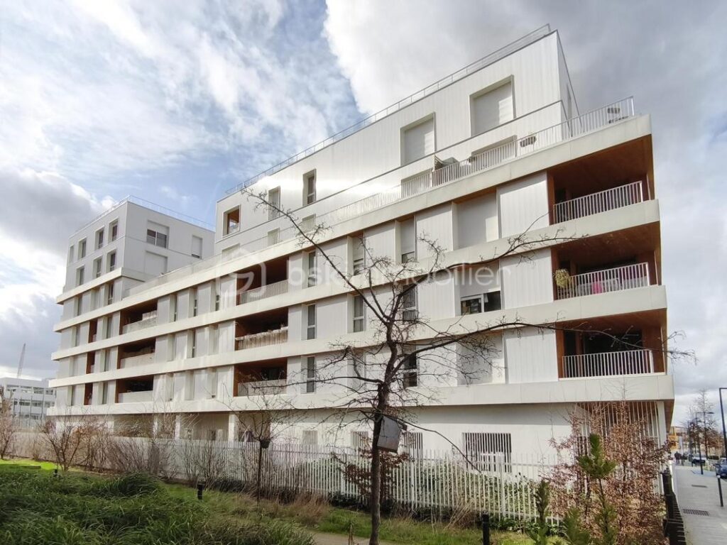 PANTIN – Fort d’Aubervilliers – T2 récent avec loggia dans résidence Woodeum – 2 pièces – 1 chambre – 45 m²