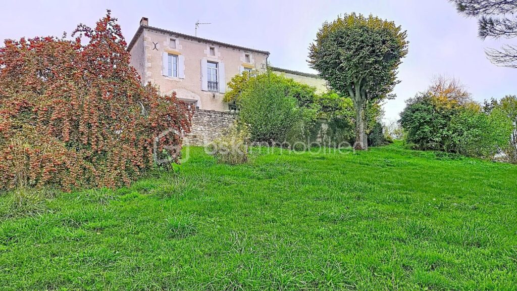 Maison familiale au calme / Grands volumes & superbe potentiel – 6 pièces – 4 chambres – 143 m²