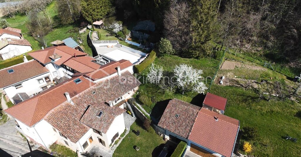 🏡 Saint-Nicolas-de-Macherin – Maison 7 pièces – 152 m² de tranquillité et de potentiel! – 6 pièces – 6 chambres – 152 m²