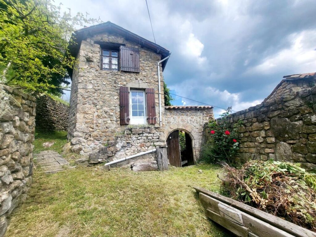 Maison en pierre à Thueyts – 6 pièces – 2 chambres – 127 m²
