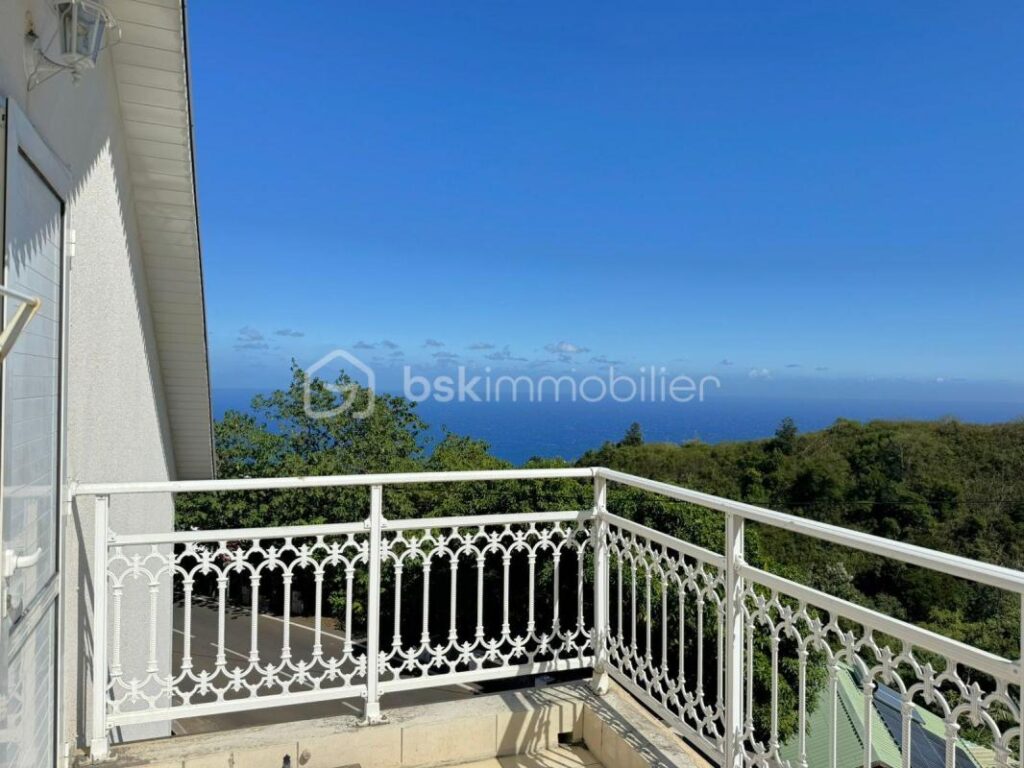 Maison spacieuse avec pergola et jacuzzi – 4 pièces – 3 chambres – 115 m²