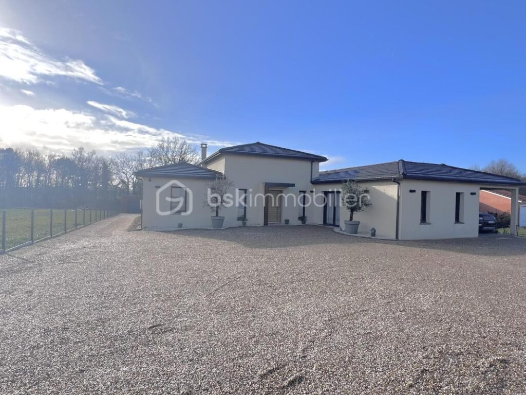 Maison Contemporaine proche de Coutras Habitation et Activité Libérale 485000€ St Antoine sur l’Isle – 8 pièces – 3 chambres – 190 m²