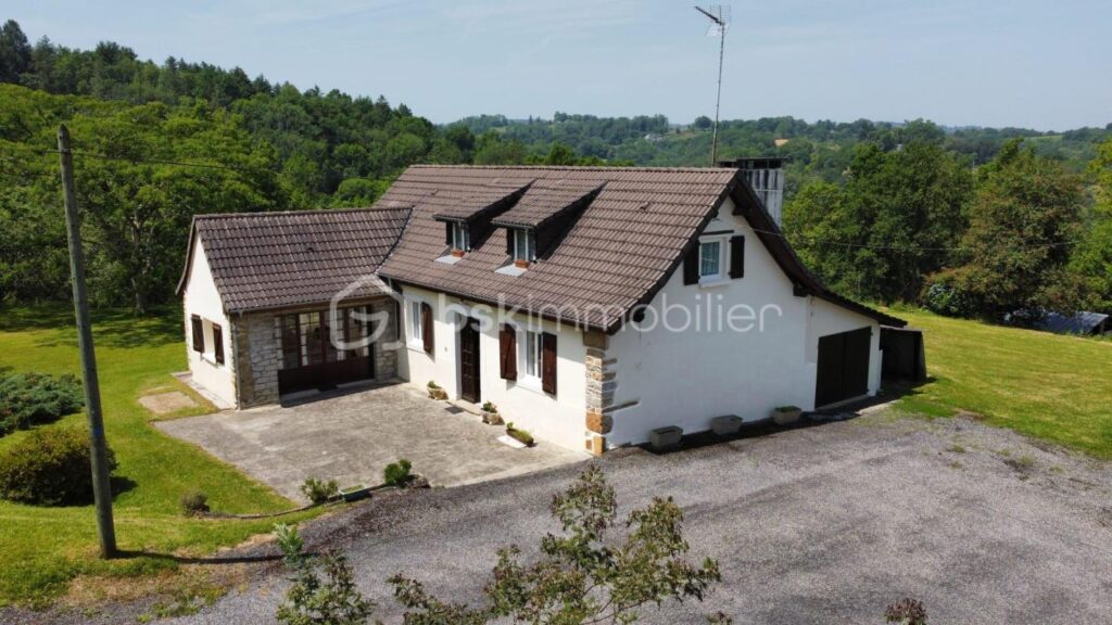 Maison isolée au calme mais proche des commerces entre Pau et Oloron – 4 pièces – 2 chambres – 155 m²