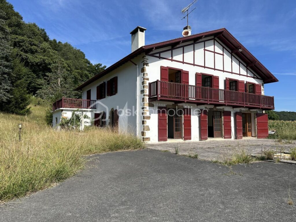 MAISON BASQUE A SAISIR – 13 pièces – 10 chambres – 336 m²