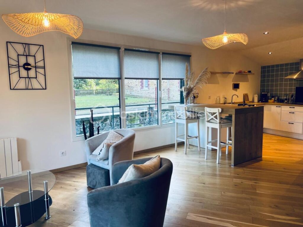 Maison et studio de 98m² à Fougères – 4 pièces – NR chambres – 98 m²