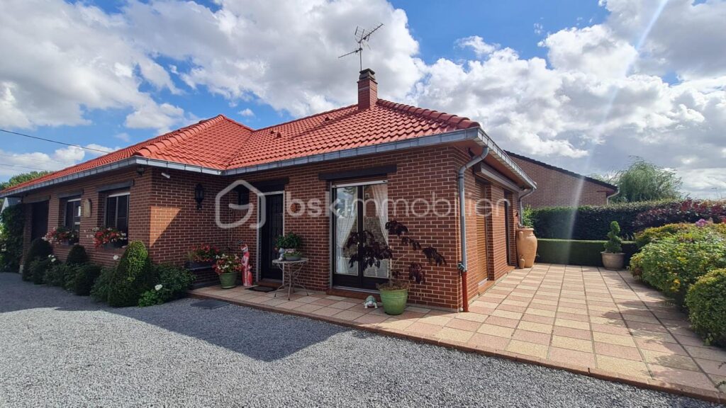 Baisse de prix ! Rare : Pavillon individuel plain-pied + 3 chambres + double garage + atelier+ jardin – 5 pièces – 3 chambres – 95 m²