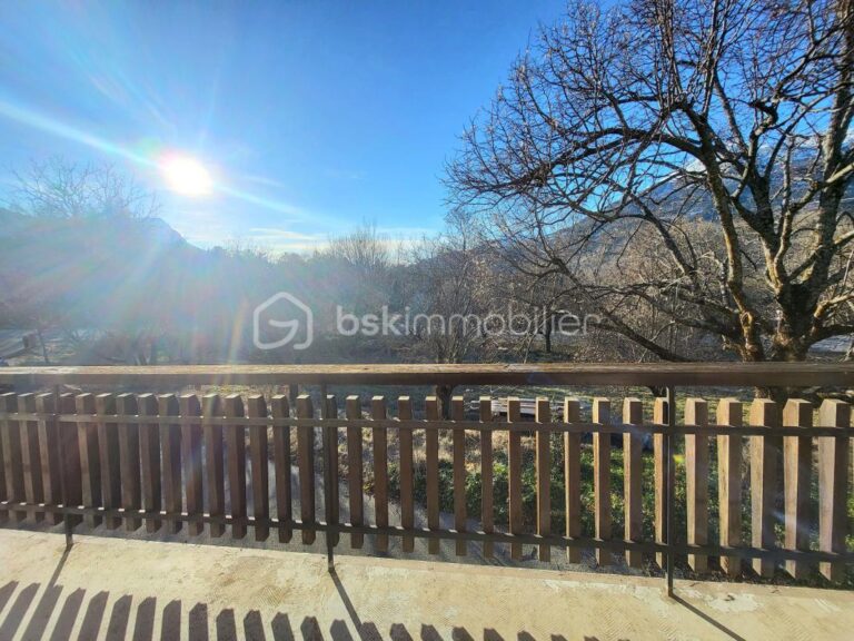 IDÉAL INVESTISSEUR / MARCHAND DE BIENS – Fort potentiel de rentabilité et plus-value – 264 m² sur 3 125 m² terrain – 15 pièces – 10 chambres – 264 m²