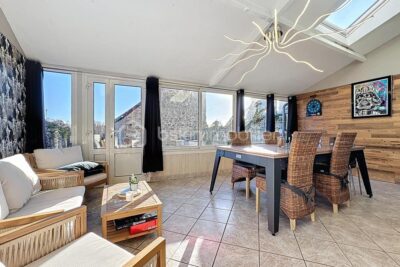 Maison de ville rénovée au coeur de Montebourg – Avec terrain, cour arrière, grange – 4 pièces – 3 chambres – 94 m²