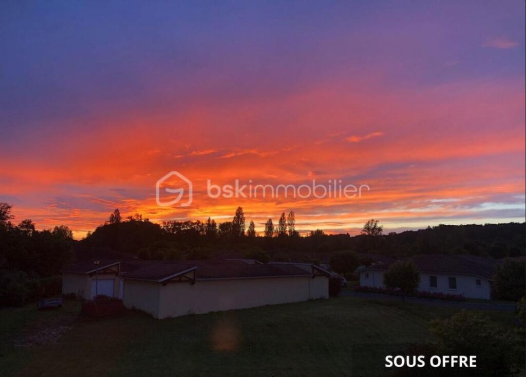 🏡 Exclusivité : Maison Familiale Spacieuse avec Rénovations Modernes – Calme Absolu & Proximité Pombonne/Centre-Ville ! – 6 pièces – 5 chambres – 152 m²