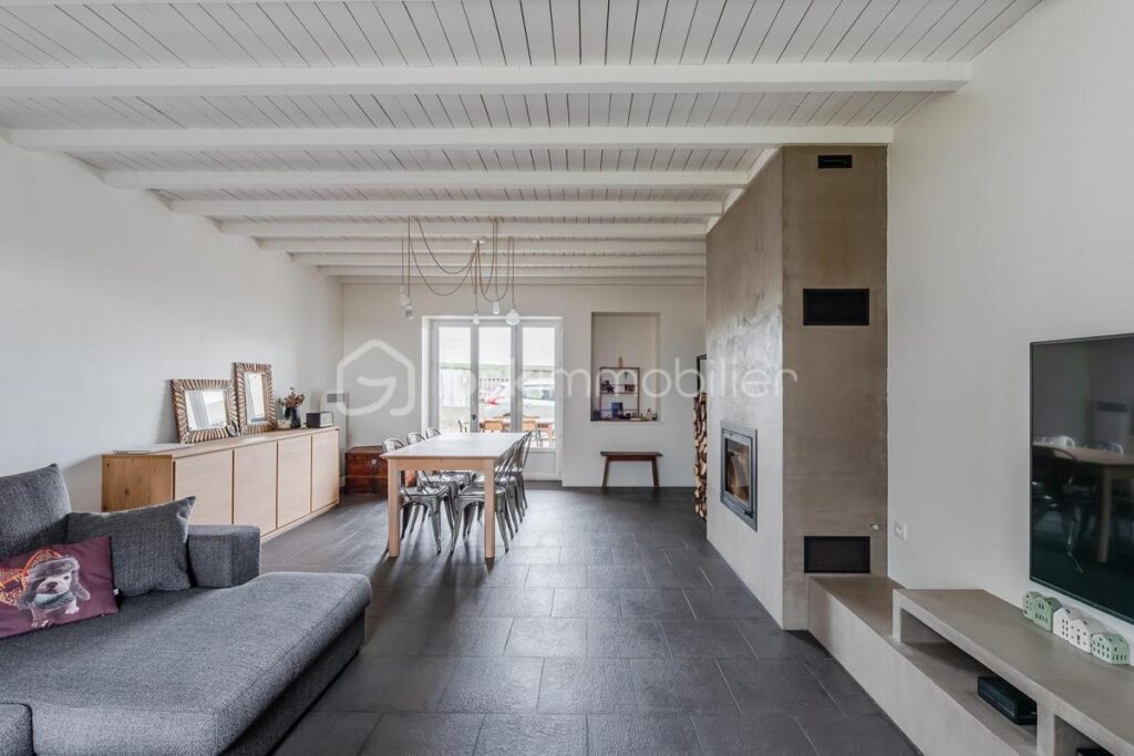 MAISON AVEC CHARME , POTENTIEL D’AGRANDISSEMENT ET DEPENDANCE AU CALME ET SANS VIS A VIS – 5 pièces – 3 chambres – 128 m²