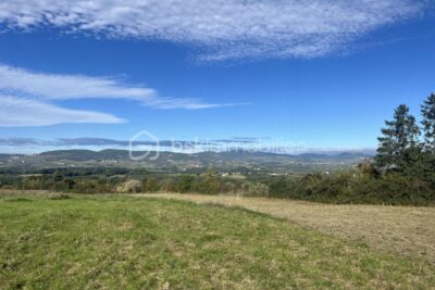 Terrain à bâtir 855m² viabilisé – Vue Monts du Beaujolais – NR pièces – NR chambres – 855 m²