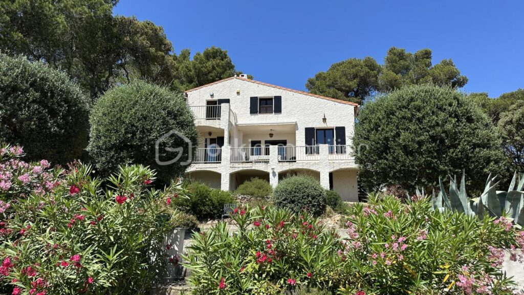 Villa 4 chambres – vue incroyable – 40 mn aéroport Carcassonne – au cœur des Corbières – 6 pièces – 4 chambres – 130 m²