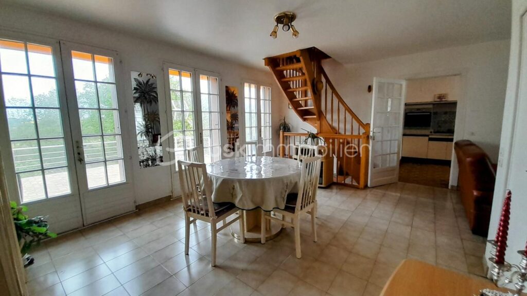 PANORAMA EXCEPTIONNEL RARE SUR LE SECTEUR ! – 7 pièces – 4 chambres – 128 m²