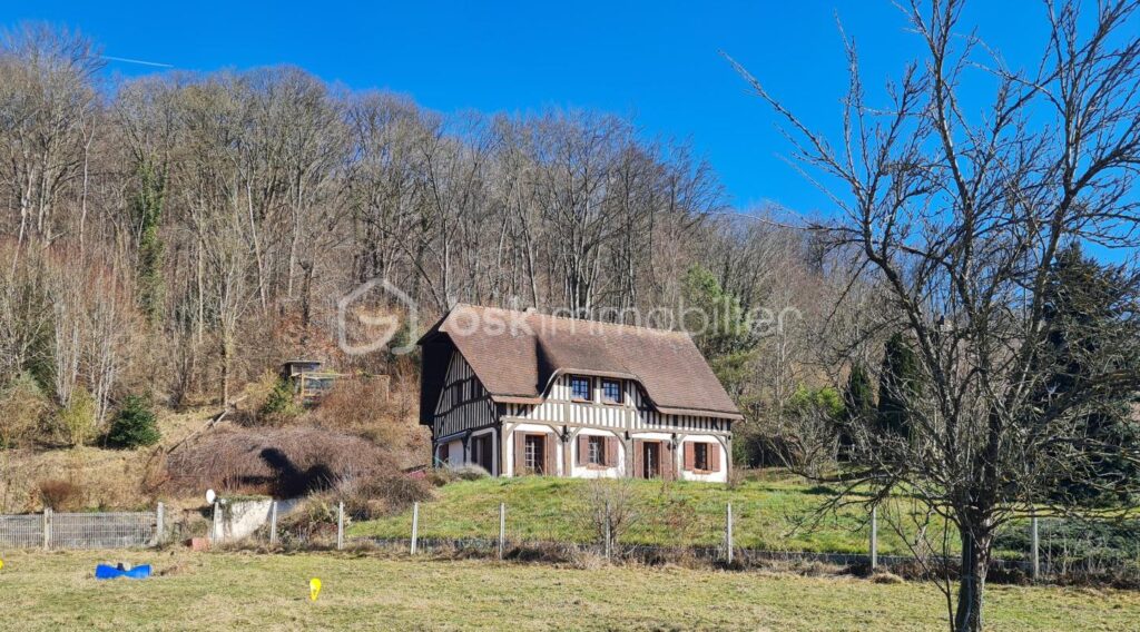 Charmante maison normande avec forêt privative – 6 pièces – 3 chambres – 135 m²