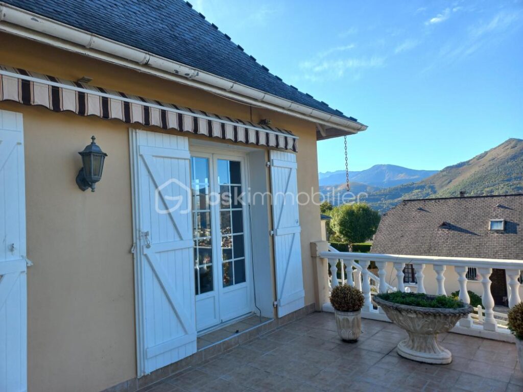 Maison spacieuse avec vue Pyrénées – 7 pièces – 4 chambres – 135 m²