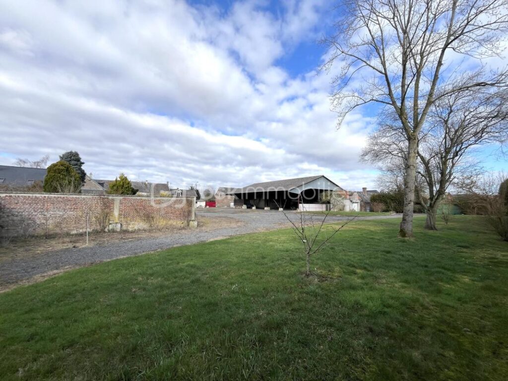 CORPS DE FERME AVEC HANGARS ET PATURE – 8 pièces – 4 chambres – 222 m²