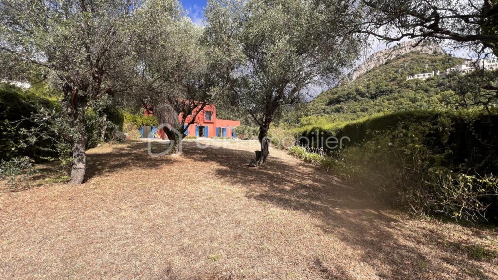 VILLA D’ARCHITECTE – VUE MER PANORAMIQUE – PISCINE – GARAGE – PROCHE CENTRE-VILLE – 7 pièces – 5 chambres – 230 m²