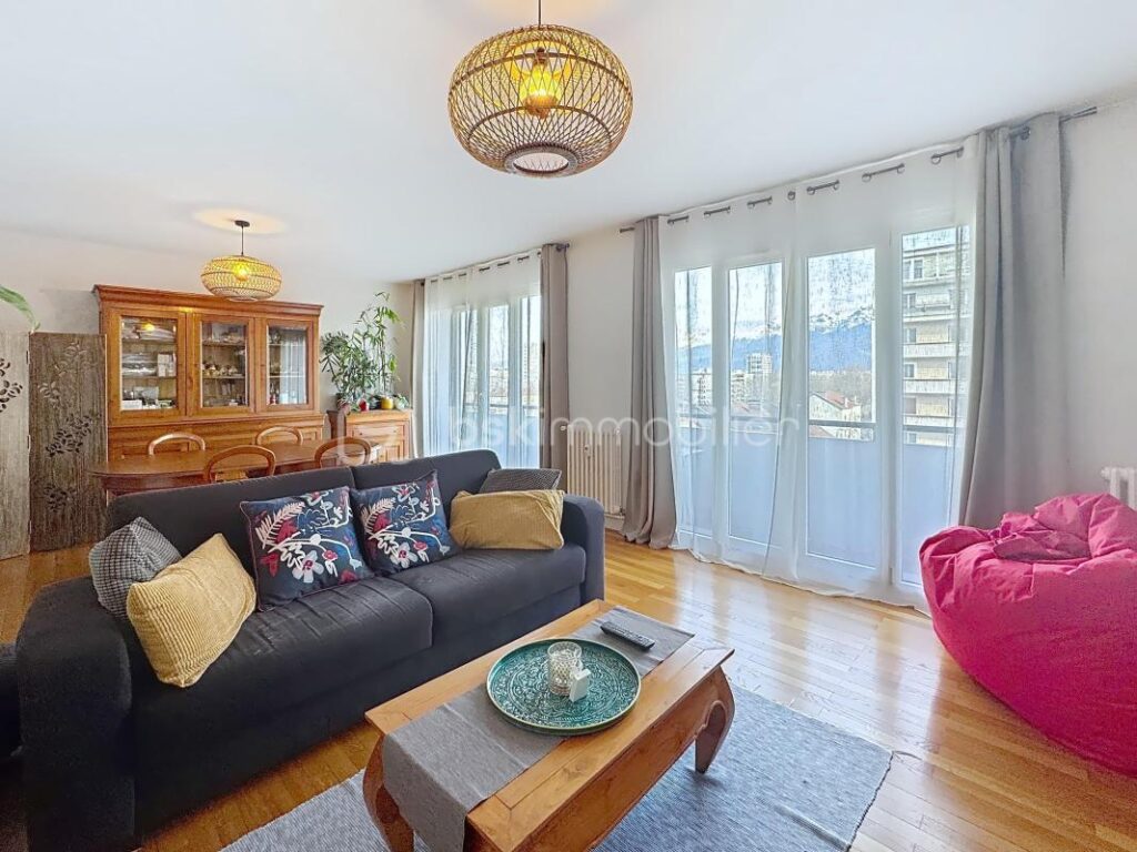 Appartement de 110m2 avec balcon + cave – 5 pièces – 3 chambres – 110 m²