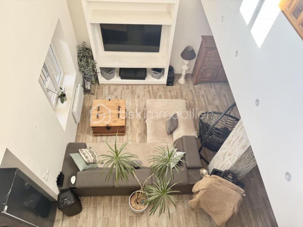 Maison de maître rénovée avec piscine , Jardin et Place de Parking à Saint-Chinian – 6 pièces – 5 chambres – 180 m²