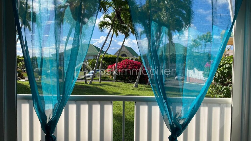 Quart de villa entièrement refait Anse des Rochers – 1 pièce – 1 chambre – 35 m²