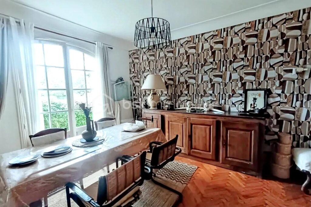 Propriété centre d’Oloron vue Pyrénées – 7 pièces – 5 chambres – 225 m²