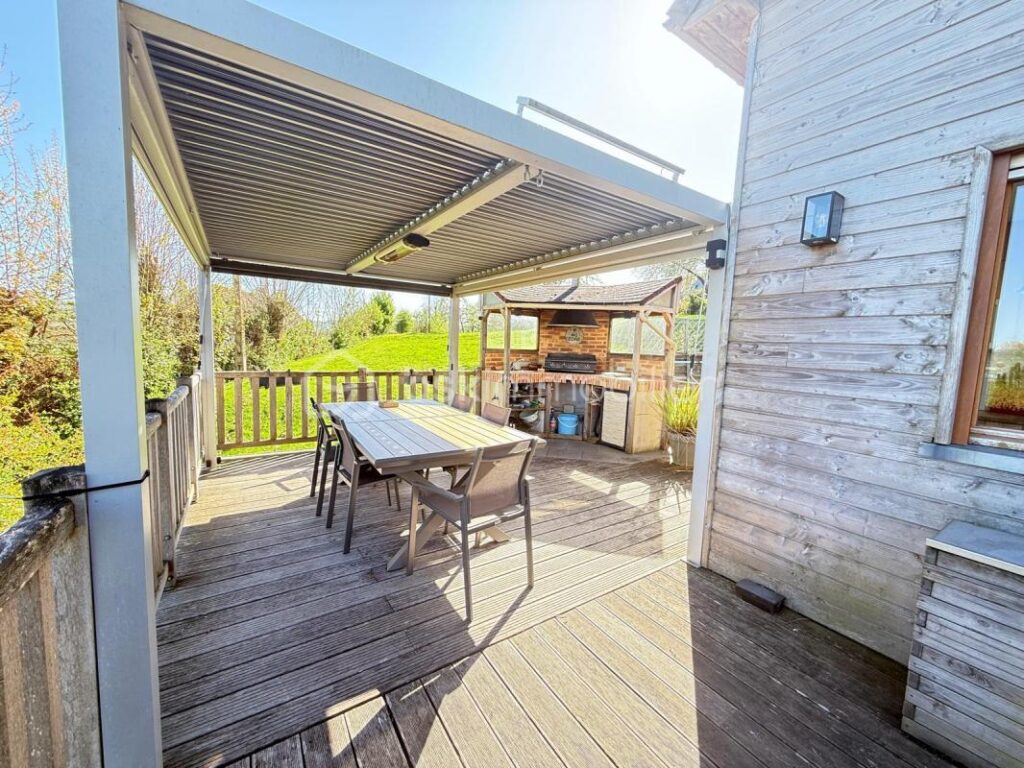 Maison familiale avec piscine et entièrement connectée !! – 5 pièces – 4 chambres – 150 m²