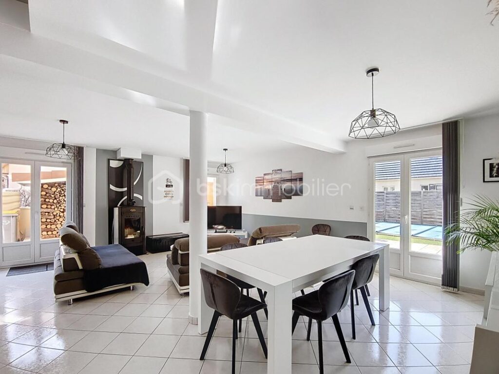 BELLE MAISON AVEC PISCINE PROCHE DE DIJON – 4 pièces – 3 chambres – 110 m²