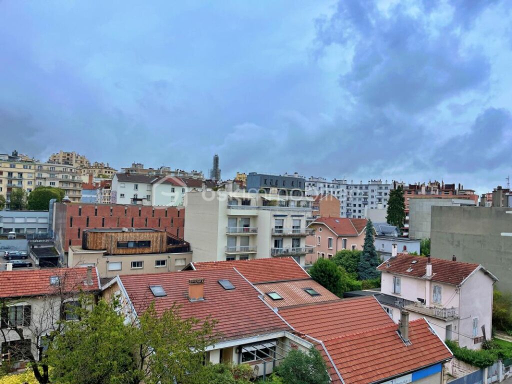Spacieux T2 de 52m² avec 2 balcons sur la commune de Grenoble – 2 pièces – 1 chambre – 51 m²