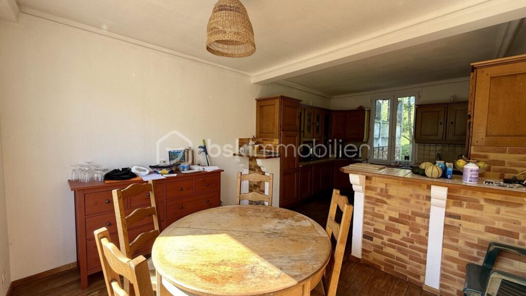 Maison à vendre à MORTAIN – 5 pièces – 4 chambres – 118 m²