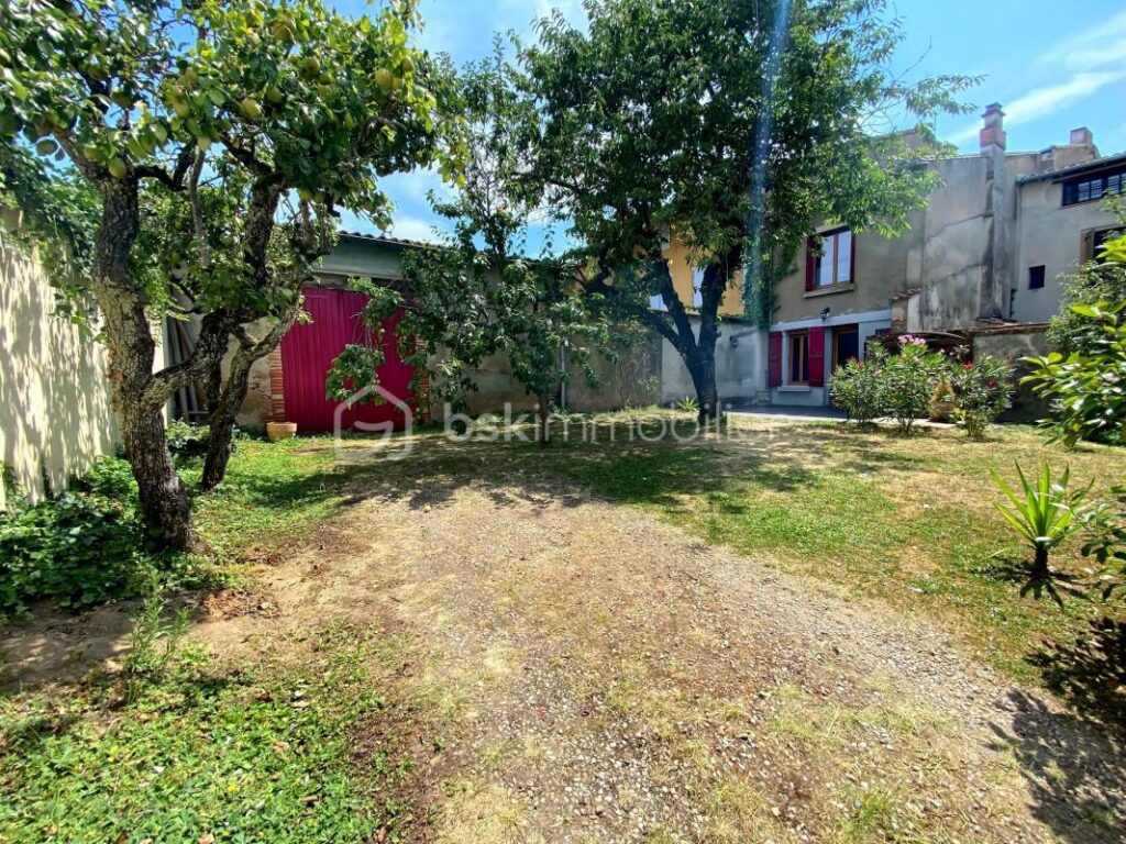 Maison de charme au cœur du village de Nègrepelisse – 5 pièces – 3 chambres – 165 m²