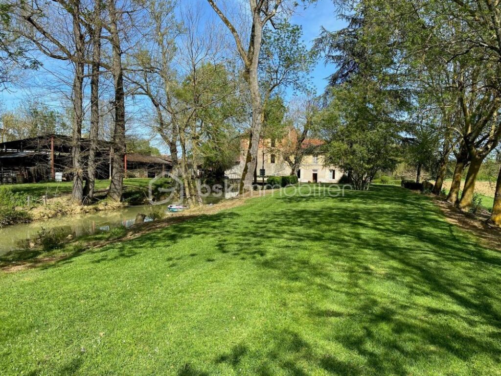 MAISON MOULIN – 8 pièces – 5 chambres – 240 m²