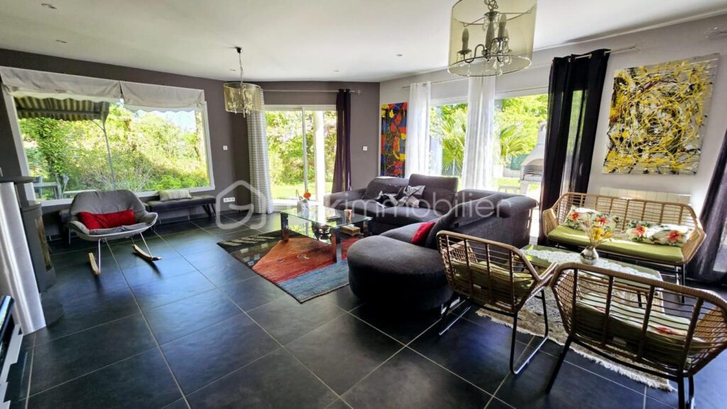 Maison 230m² 6 chambres vue Pyrénées – 7 pièces – 6 chambres – 230 m²