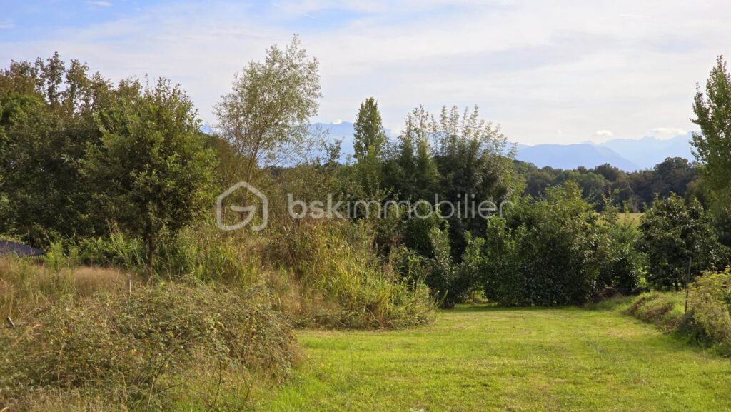 SENDETS Terrain plat 2100 m² vue Pyrénées – NR pièces – NR chambres – 2100 m²