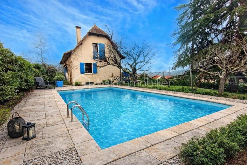 Maison individuelle avec piscine et vue Pyrénées – 6 pièces – 4 chambres – 130 m²