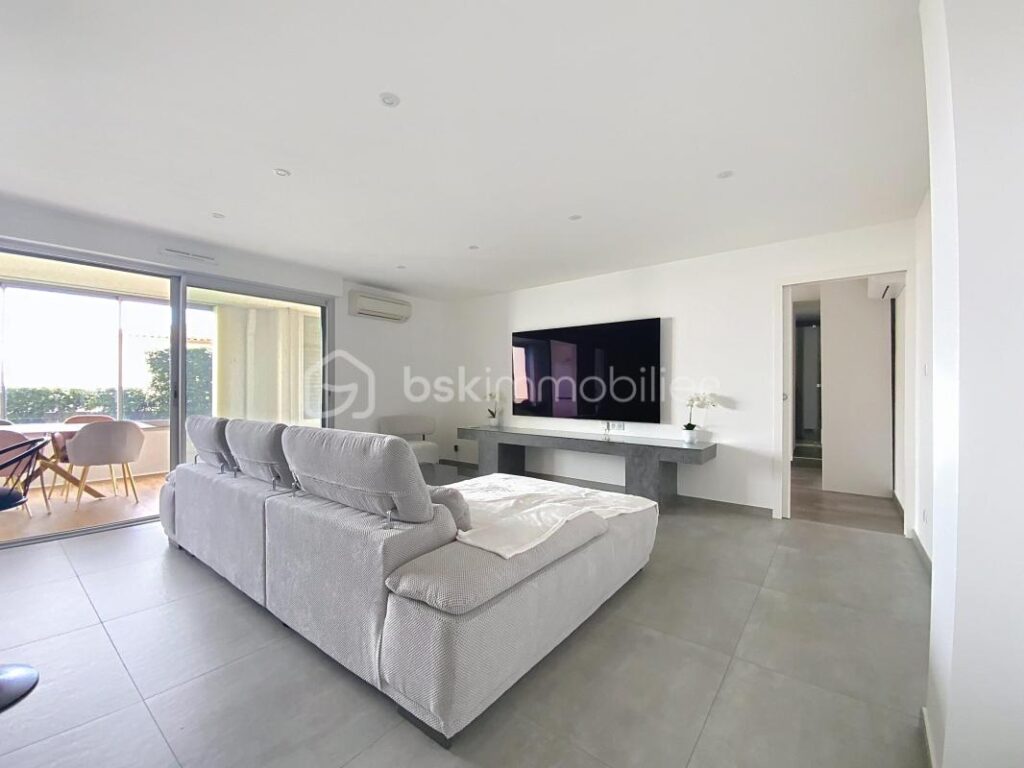 APPARTEMENT T2 de 102 m² – LOGGIA/TERRASSE – VUE PORT – GARAGE – SÈTE / BAS SAINT-CLAIR – QUARTIER HAUT ** – 2 pièces – 1 chambre – 59 m²