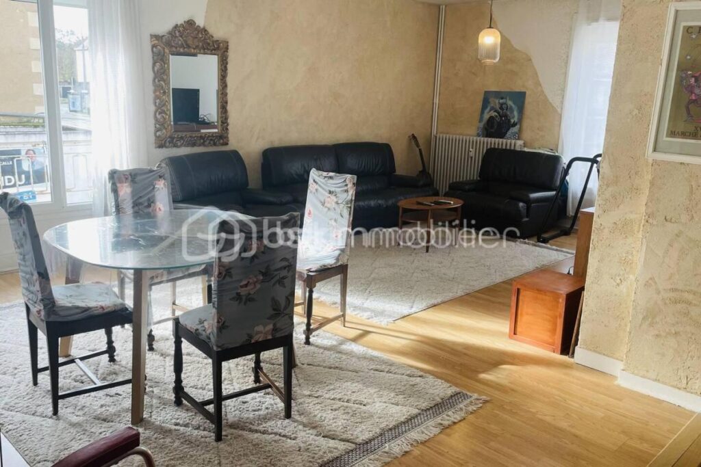 T 5 de 98 m2 a cote de la Gare – 5 pièces – 3 chambres – 98 m²