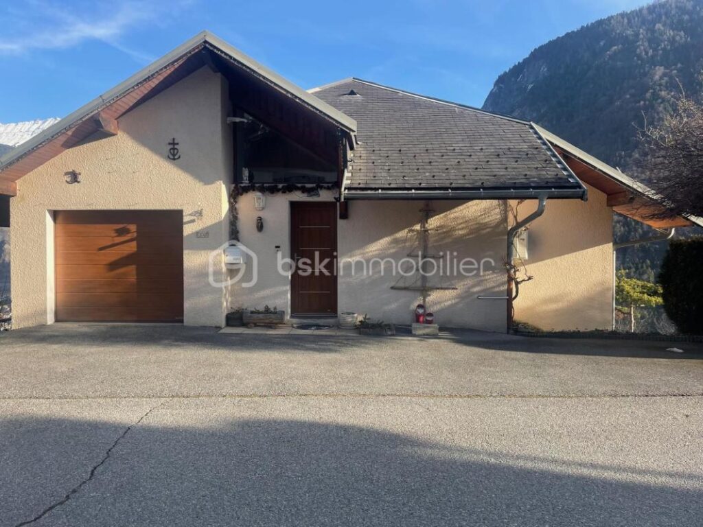 Maison 155m² sur les hauteurs de St Jean de Maurienne – 6 pièces – 5 chambres – 155 m²