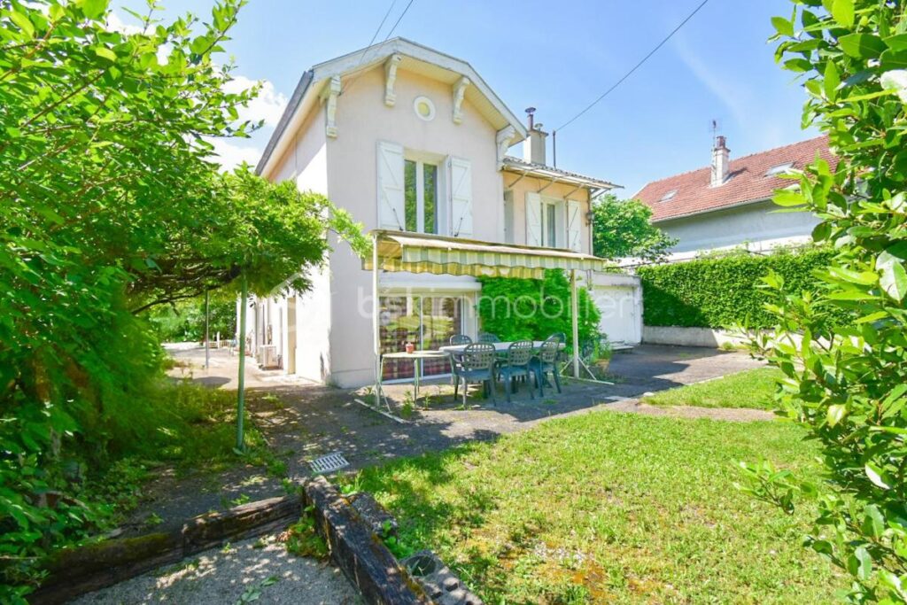 Maison familiale de 167m2 proche commodités – 7 pièces – 5 chambres – 167 m²