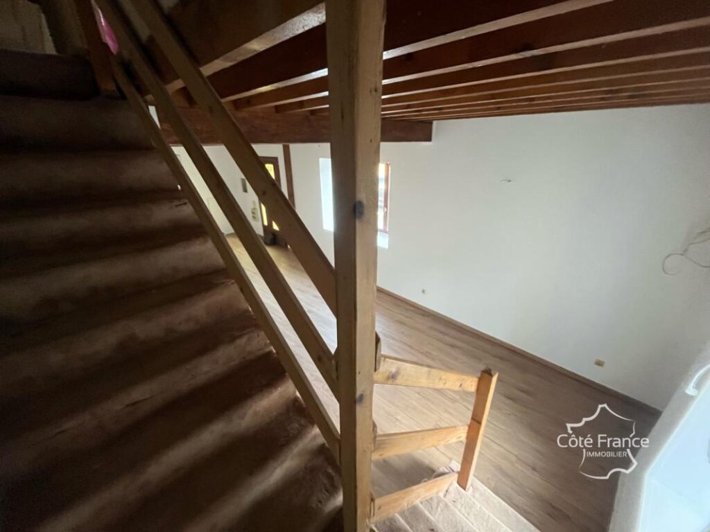 maison de 3 chambres au calme avec dépendances donnant sur l – 5 pièces – 3 chambres – 114 m²