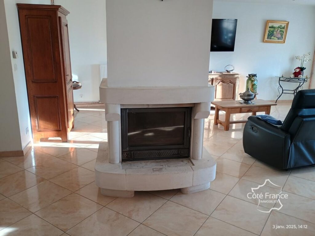 AISNE – VERVINS – CORPS DE FERME sur plus de 5500 m2 de terr – 8 pièces – 3 chambres – 185 m²