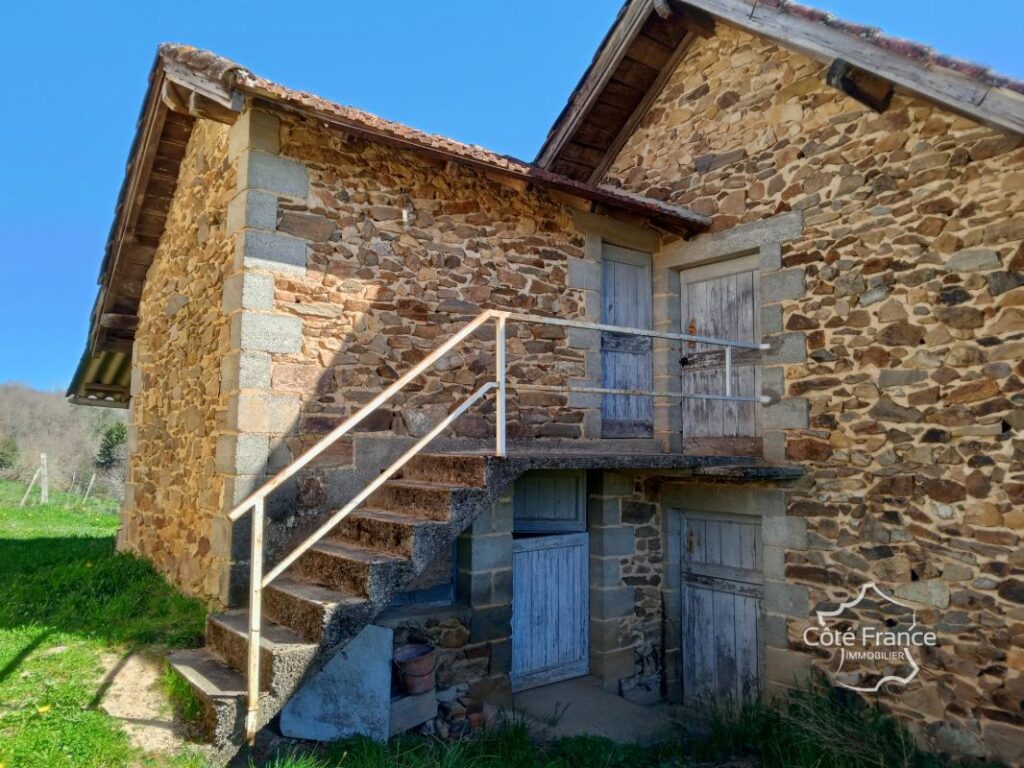 Corps de ferme avec maison d’habitation et appartement, gran – 6 pièces – 4 chambres – 130 m²
