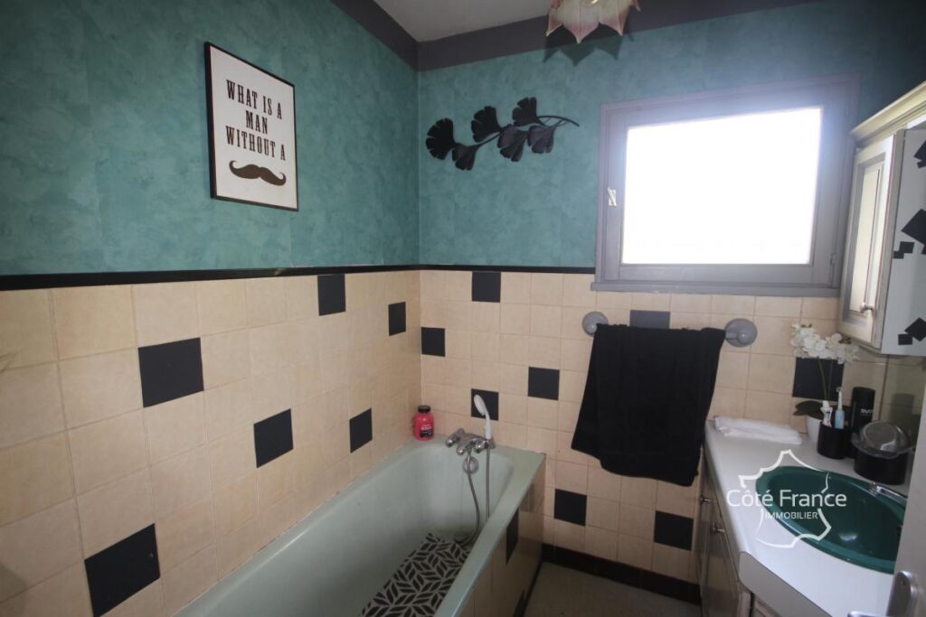 HIERGES Pavillon individuel de plain pied sur sous-sol compl – 5 pièces – 3 chambres – 135 m²