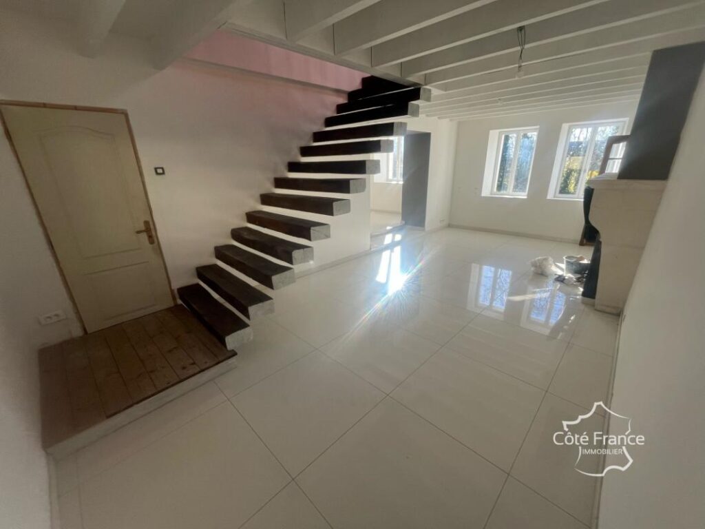 Maison de charme rénovée 125 m2 habitables sur 628 m2 de t – 5 pièces – 2 chambres – 135 m²