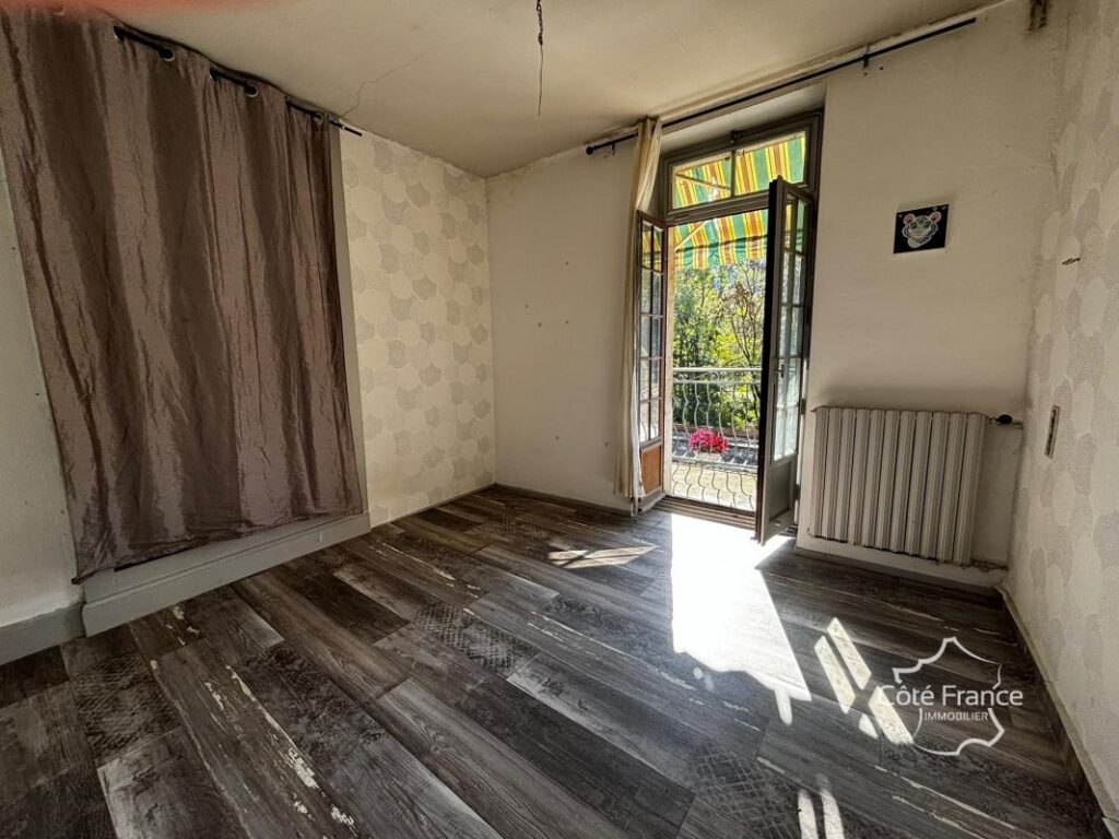 Maison de village avec local commercial et grande jardin, ga – 8 pièces – 4 chambres – 130 m²